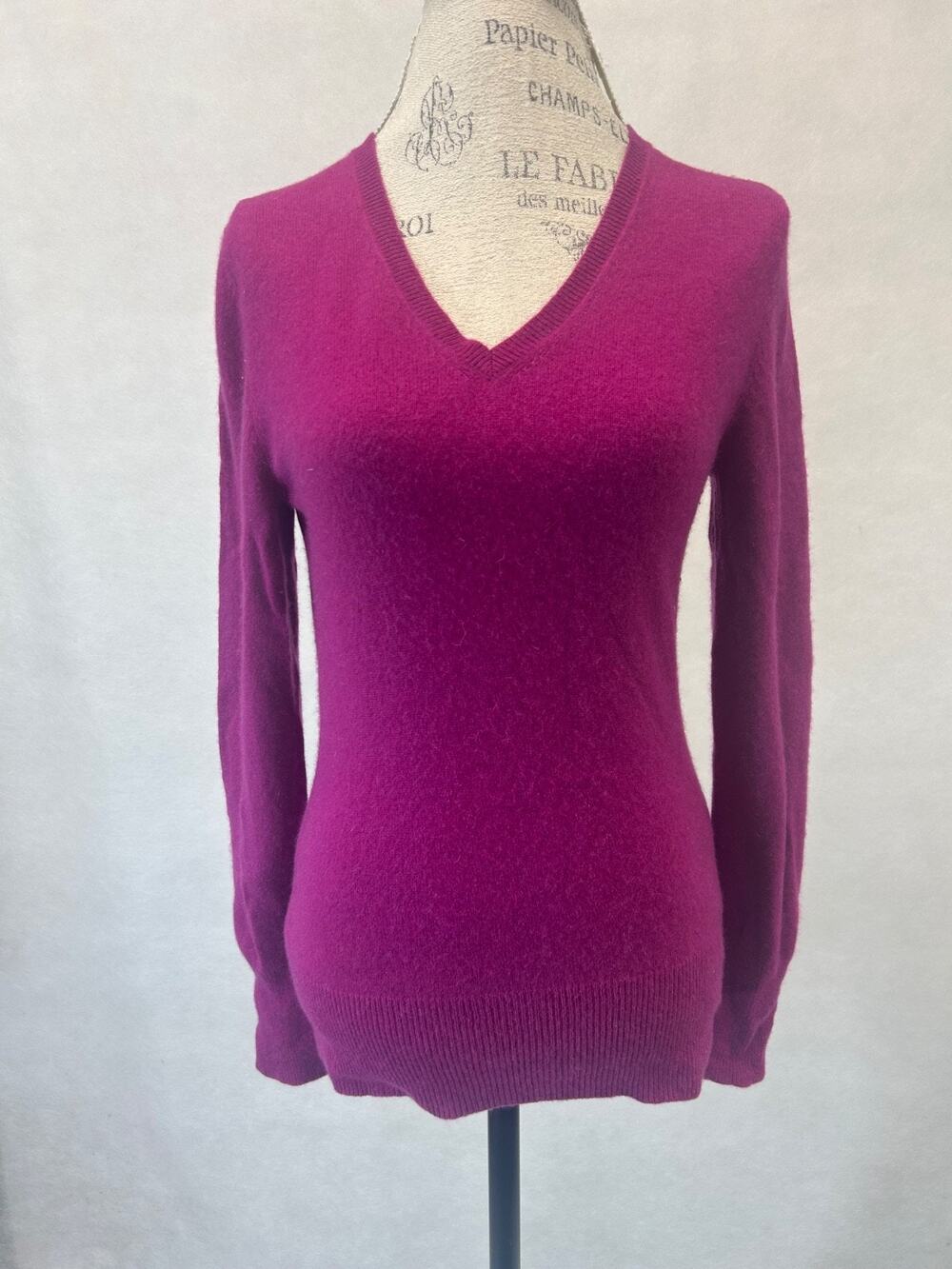 APT.9 100% Cashmere 2-ply Fuchsia Knit Woman Sweater V-neck Long Sleeve Medium